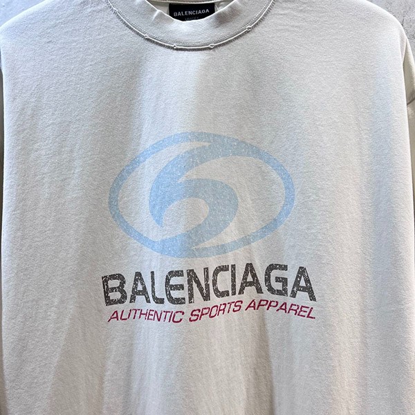 【送料込】バレンシアガ 偽物★SURFER ロゴTシャツ bak43913